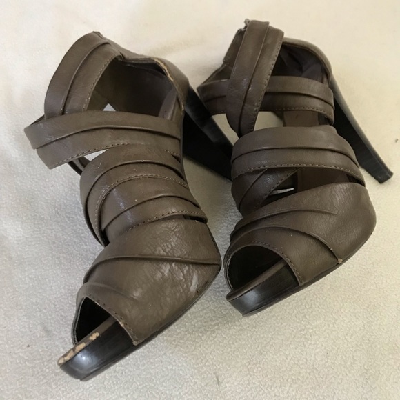 Qupid gray/tan strappy open peep toe heels sz 6.5 - Picture 2 of 6